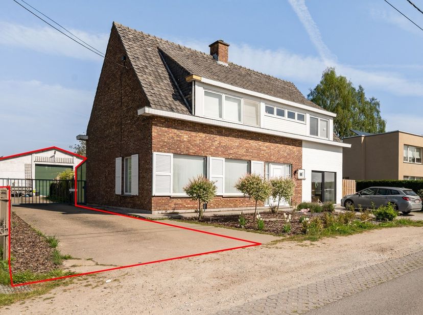 Entrepôt spacieux avec électricité et jardin !<br />
<br />
Situation : Situé dans la Zoetwaterstraat, dans un endroit facilement accessible près du