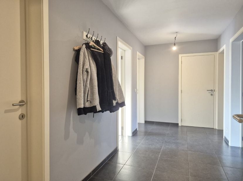 Dit gunstig gelegen appartement te Helchteren is gelegen op de 1ste verdieping en heeft een bewoonbare oppervlakte van 104m².<br />
Dit modern apparte