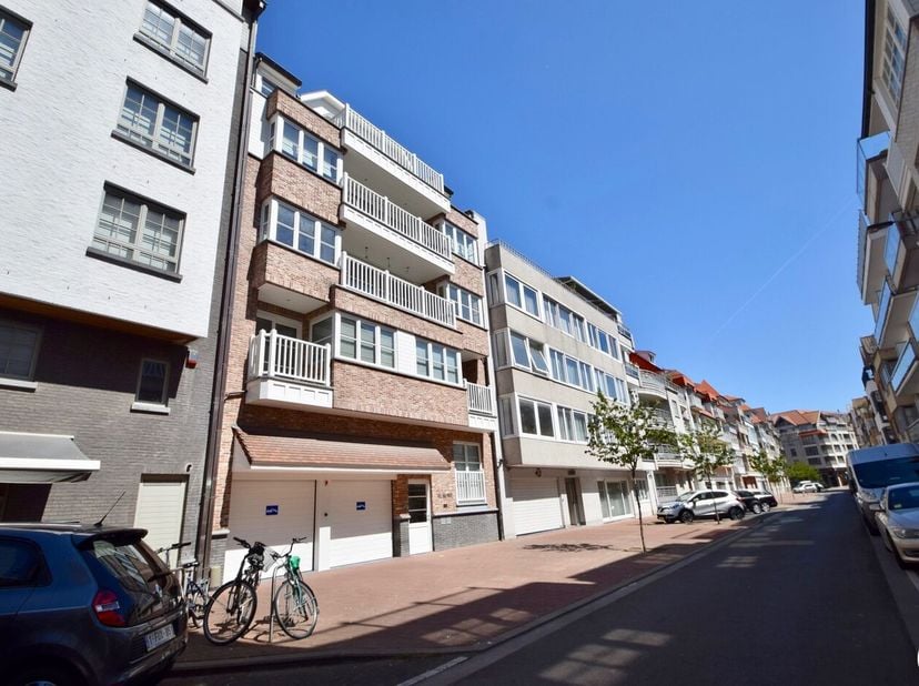 Garage à vendre à Duinviooltjesstraat 24,
                    8300 Knokke