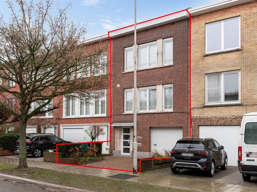 Journée portes ouvertes samedi 14 mars 14:00h - 15:00h<br />
Situation : Cet appartement bel-etage est situé dans la paisible et résidentielle Maurice