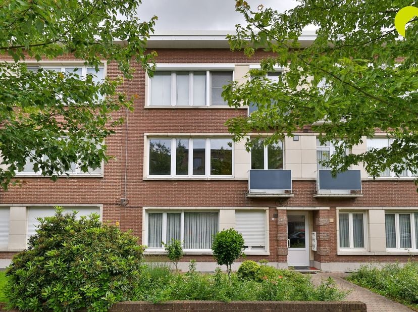 IN OPTIE In een rustige woonwijk te Mortsel bieden wij u dit ruim en goed onderhouden appartement (91m²) aan met 2 slaapkamers en 2 ondergrondse kelde