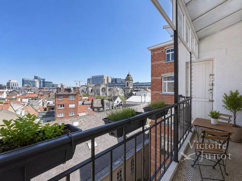 Gepresenteerd door Mike Doolaeghe - Tel.: +32 471 65 85 85 - E-mail: mike.doolaeghe@victoire.be<br />
Victoire Junot biedt u dit mooie appartement met