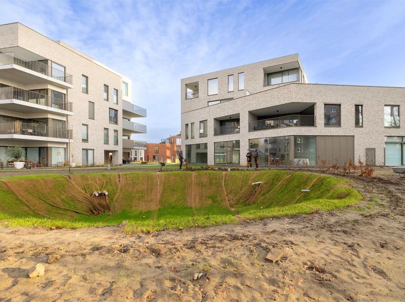 Multifunctionele ruimte van 165 m² met autostaanplaats gelegen in het centrum van Herentals<br />
<br />
<br />
Deze multifunctionele ruimte maakt