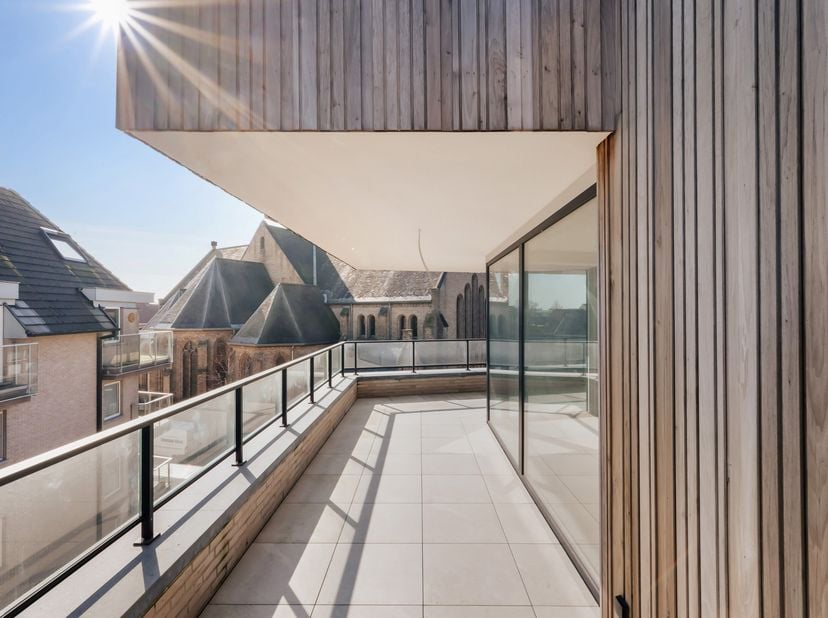 Aan het Guido Gezelleplein, midden in het centrum van Staden bevindt zich dit prachtige penthouse.<br />
Dankzij deze centrale ligging in Staden heb j