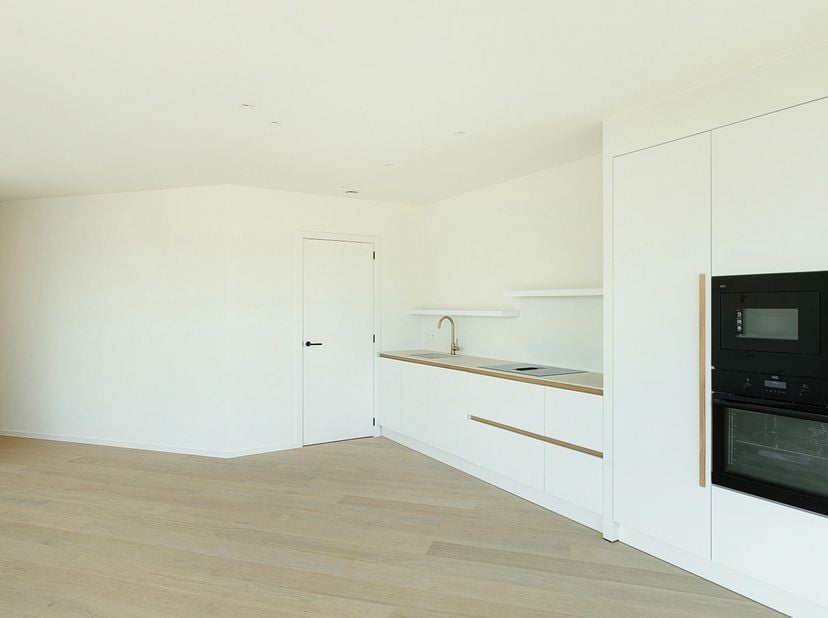 Ontdek dit mooie nieuwbouwappartement in een prestigieus gebouw met twee volwaardige slaapkamers, ideaal gelegen op een centrale locatie in Knokke, op
