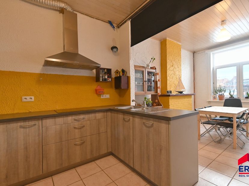 Knusse starterswoning of interessante investering in het centrum van Eeklo Bent u op zoek naar een betaalbare woning op een toplocatie of een interess