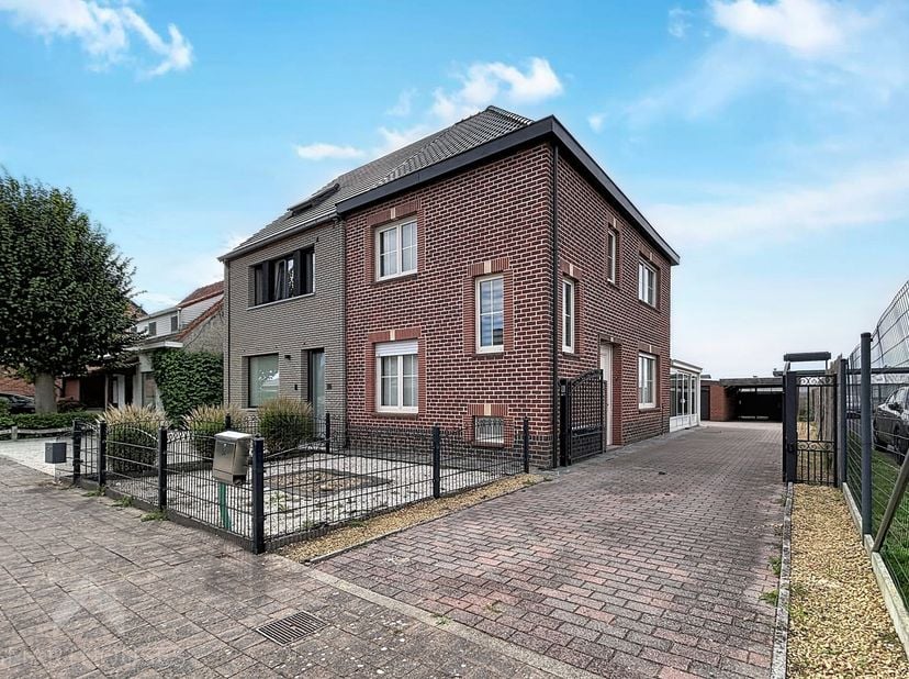 Huis te koop in Waalstraat 94,
                    9870 Zulte