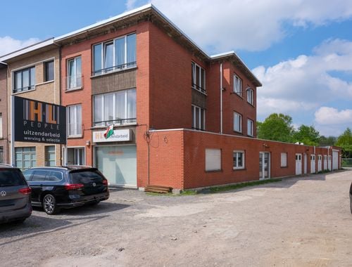                                         Bien commercial avec habitation à vendre à Wommelgem, € 597.000
