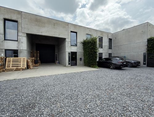                                         Bâtiment d’entreprise à louer à Gavere, € 4.200
