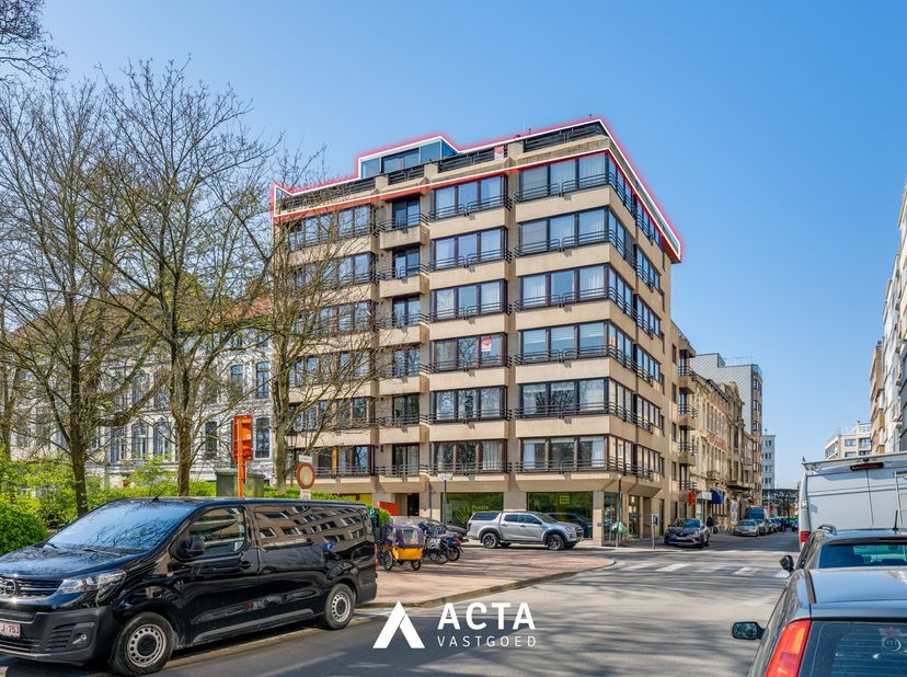 Appartement te koop in Leon Spilliaertstraat,
                    8400 Oostende