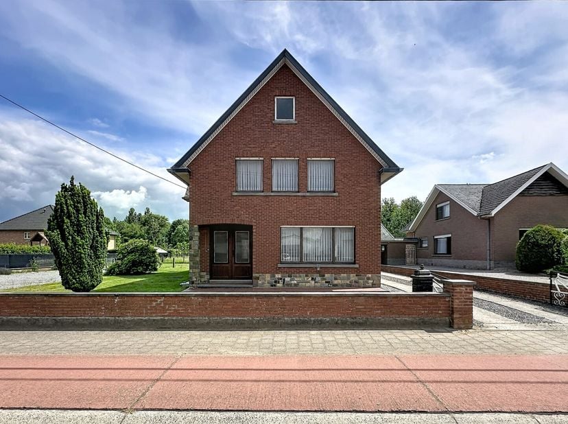 Deze ruime gezinswoning in Tielt-Winge biedt een unieke kans voor wie op zoek is naar een woning met veel potentieel op een uitstekende locatie.<br />