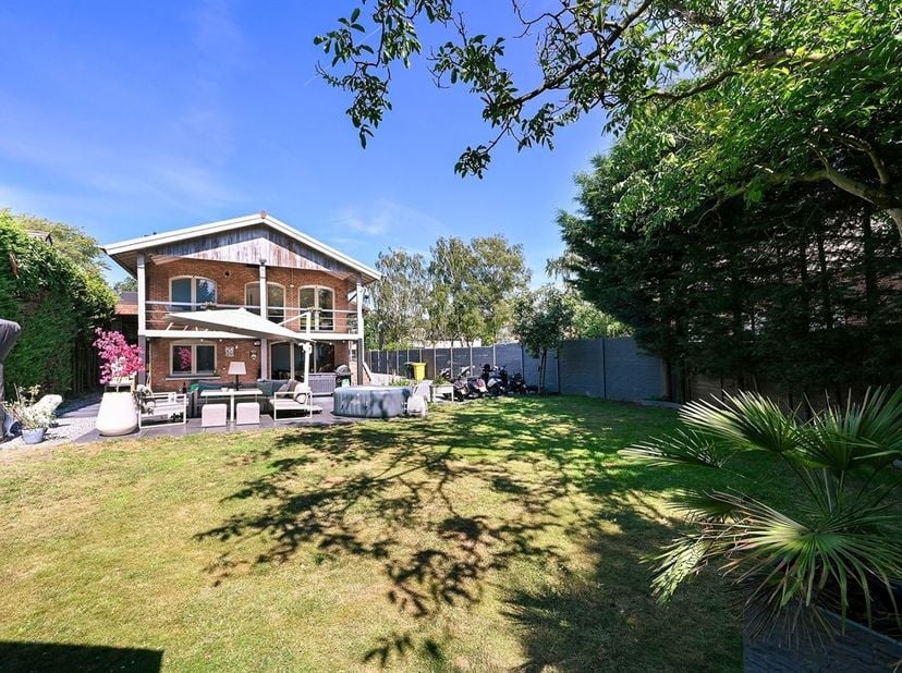 Huis te koop in Hoge Weg 161A,
                    2940 Hoevenen