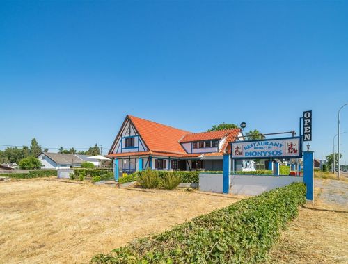                             Handelspand met woonst te koop in Maaseik
