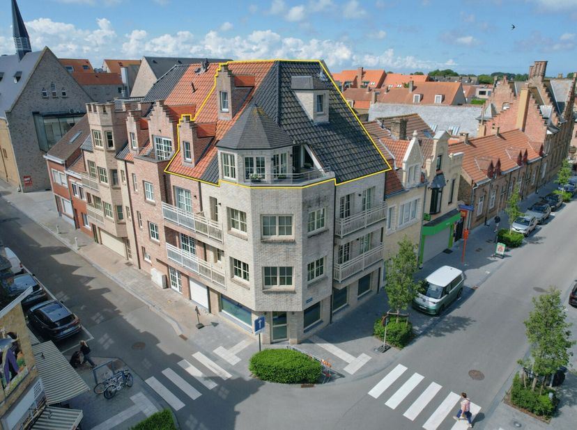 Instapklaar duplexappartement (125 m²) met zicht op de kaai in Nieuwpoort-Stad<br />
Bent u op zoek naar een luxueuze uitvalsbasis in het hart van Nie