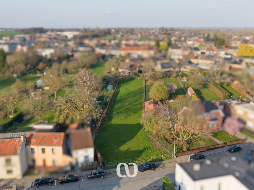 Ben jij op zoek naar een bouwgrond voor een halfopen bebouwing op een rustige en vlot bereikbare locatie in Oudenaarde? Gevonden!<br />
Dit perceel, g
