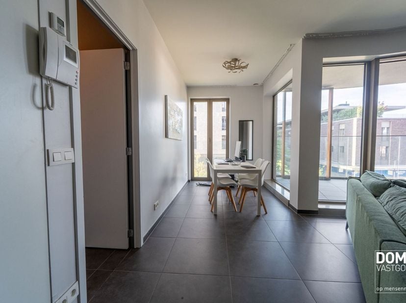 Dit prachtig 2 slaapkamer appartement vind je terug op de blauwe boulevard in centrum Hasselt.<br />
Het appartement met prachtig uitzicht op het wate
