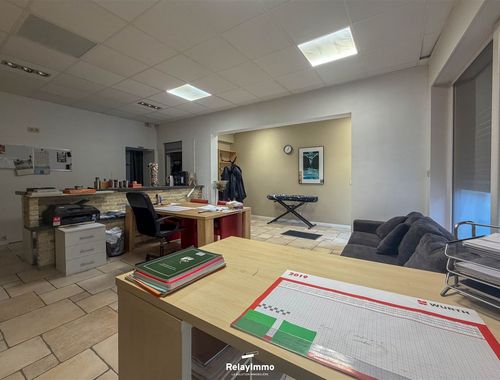                                         Bâtiment commercial à louer à Hérinnes-lez-Pecq, € 400
