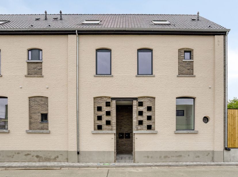 In het rustige en landelijke Sint-Pieters-Kapelle bevindt zich deze charmante 2-gevelwoning, ondergebracht in een volledig gerenoveerd schoolgebouw. D