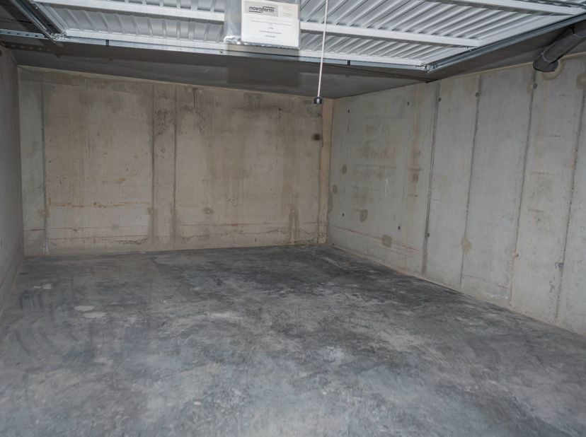 Centraal gelegen gesloten garagebox op 300 m van de Zeedijk.<br />
<br />
Toegankelijk via autolift.<br />
<br />
Zelfde box ook op tweede ondergronds
