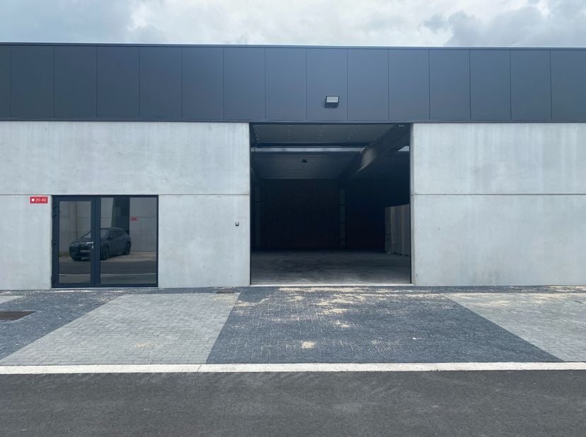 Modern en energie-efficiënt bedrijvenpark met uitstekende bereikbaarheid nabij de N9 / R4.<br />
<br />
Dit nieuwbouw magazijn heeft een oppervlakte v
