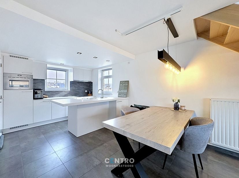 !!Dit appartement wordt aangeboden onder het concept van RICHTPRIJS!! Aarzel zeker niet om ons te contacteren als u hier verdere inlichtingen over wen