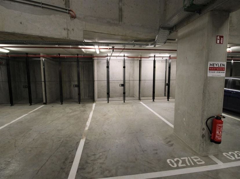Emplacement souterrain idéalement situé avec stockage à louer !<br />
Situation : Grâce à sa situation centrale et pratique, cet emplacement offre une
