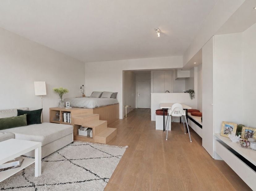 Ben jij op zoek naar een moderne, instapklare studio met een uniek uitzicht op de jachthaven van Zeebrugge? Dan is dit pand op de Rederskaai precies w