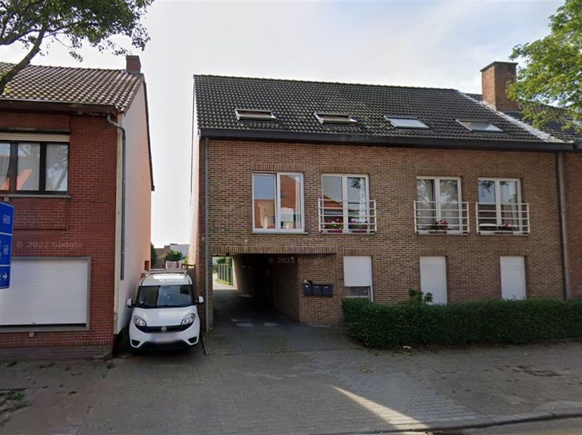 Ruim duplex-appartement in het centrum van Wuustwezel.  <br />
Ligging:<br />
Het appartement is gelegen in het centrum van Wuustwezel. Alle facilitei