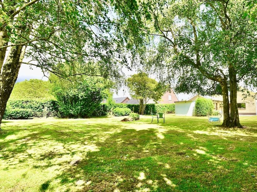 In een aangename en landelijke omgeving vindt u deze verzorgde alleenstaande woning in Adegem. <br />
Dankzij het open uitzicht over de omliggende vel
