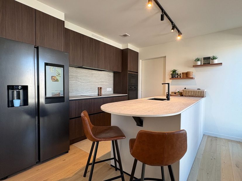 Welkom in residentie Over-Leie. Dit project, die zich langs de rustige oevers van de Leie bevindt, bestaat uit twee residenties van elk 14 appartement