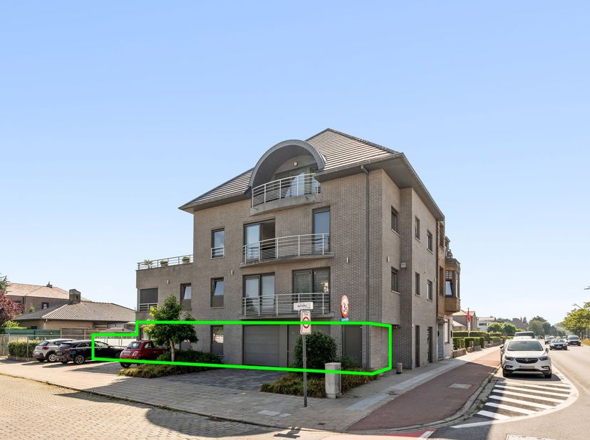 Ce spacieux appartement moderne est situé à Mariakerke, avec une liaison rapide vers le centre, la plage, lA10... ce qui rend toutes les commodités fa