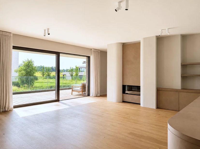 Gepresenteerd door Yanis Morsa: 0487 71 46 10 / yanis.morsa@victoire.be<br />
Victoire Junot biedt u dit prachtige appartement met 2 slaapkamers van ±