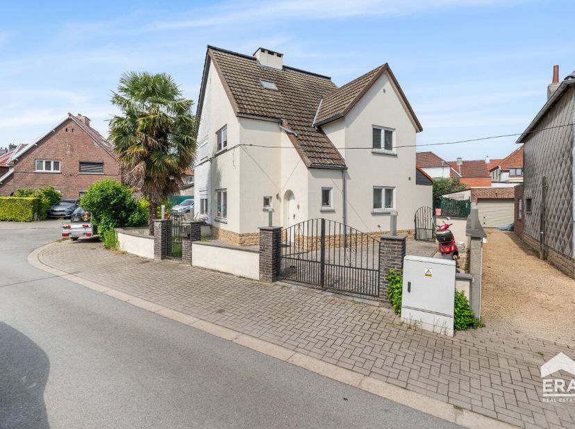 Huis te koop in Tuinwijk Zuun 23,
                    1600 Sint-Pieters-Leeuw