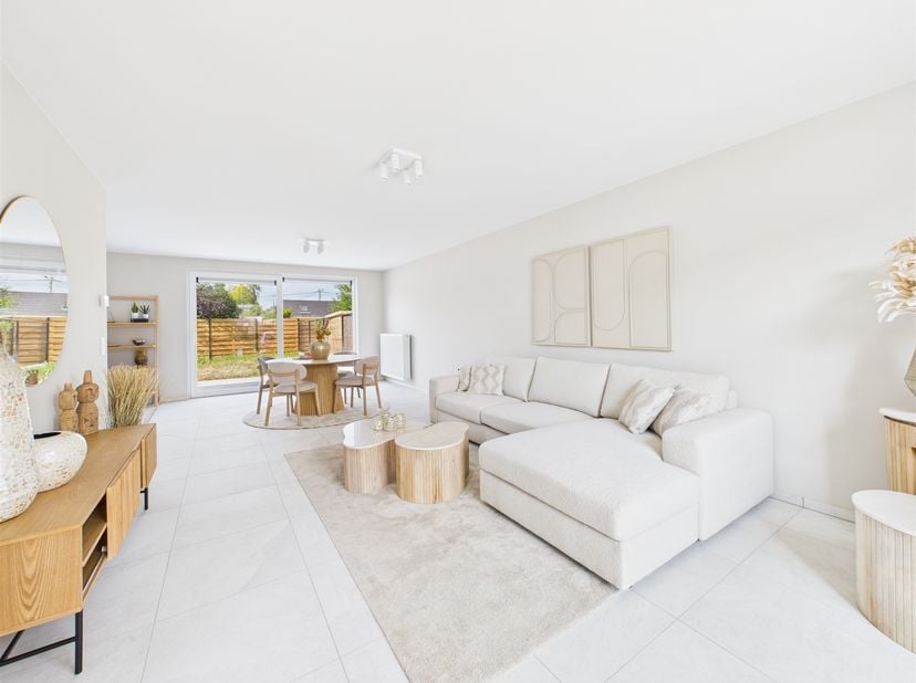 Découvrez cette nouvelle construction du promoteur Deback à Estaimbourg, une maison 3 façades, édifiée sur un terrain de 308m² et orientée plein ouest