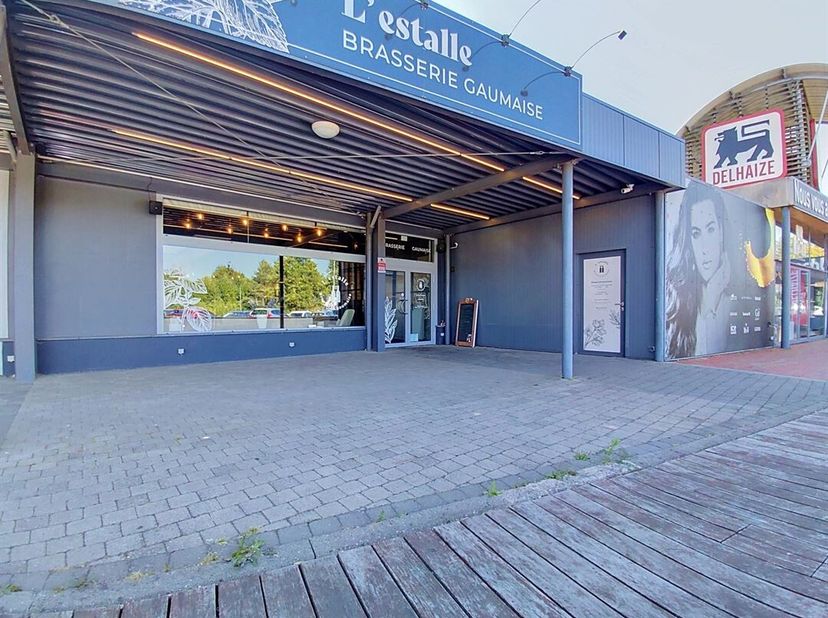 W Immobilière vous propose à la location un restaurant entièrement équipé, idéalement situé à Étalle. Une opportunité rare sur le marché, parfaite pou