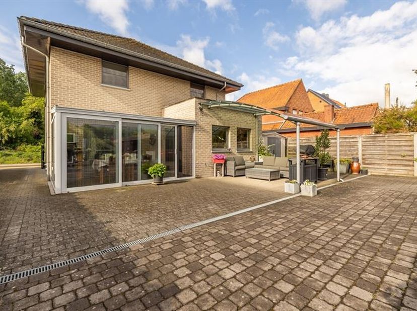 Maison familiale contemporaine avec beau jardin à Langdorp.<br />
Cette maison contemporaine (bj. 2006) est située sur un magnifique terrain d'un peu