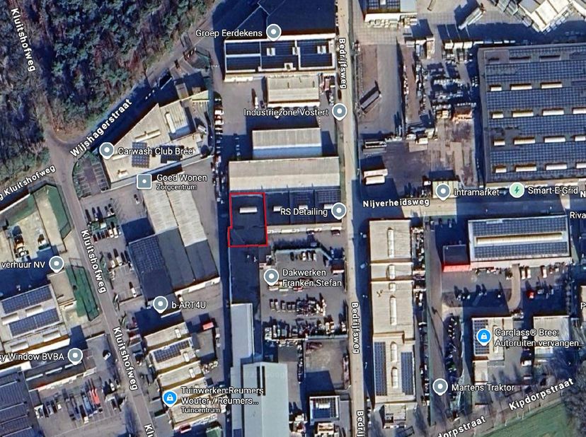BEDRIJFSHAL VAN 850 M² MET BUITENRUIMTE OP INDUSTRIETERREIN VOSTERT – BREE<br />
<br />
Ontdek deze&amp;nbsp;functionele en goed bereikbare bedrijfshal&amp;nb
