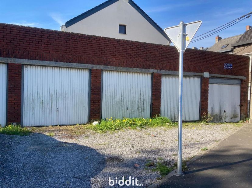 GARAGE<br />
<br />
52382 CHARLEROI 16 DIV/MARCHIENNE-AU-PONT 2 <br />
<br />
Un garage sis rue Emile Gantois, numéro 50+, cadastrée section A, numéro