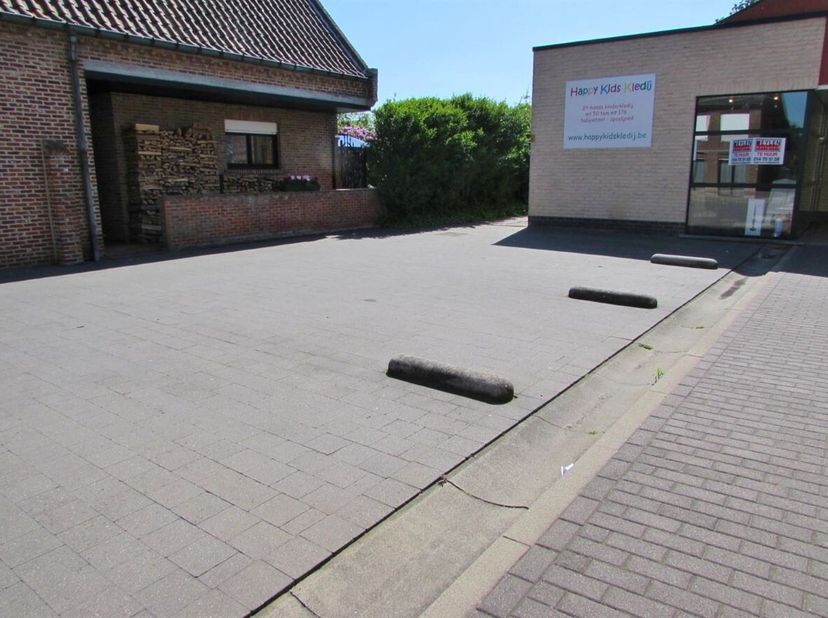Bien professionnel à louer
                    à 2230 Ramsel