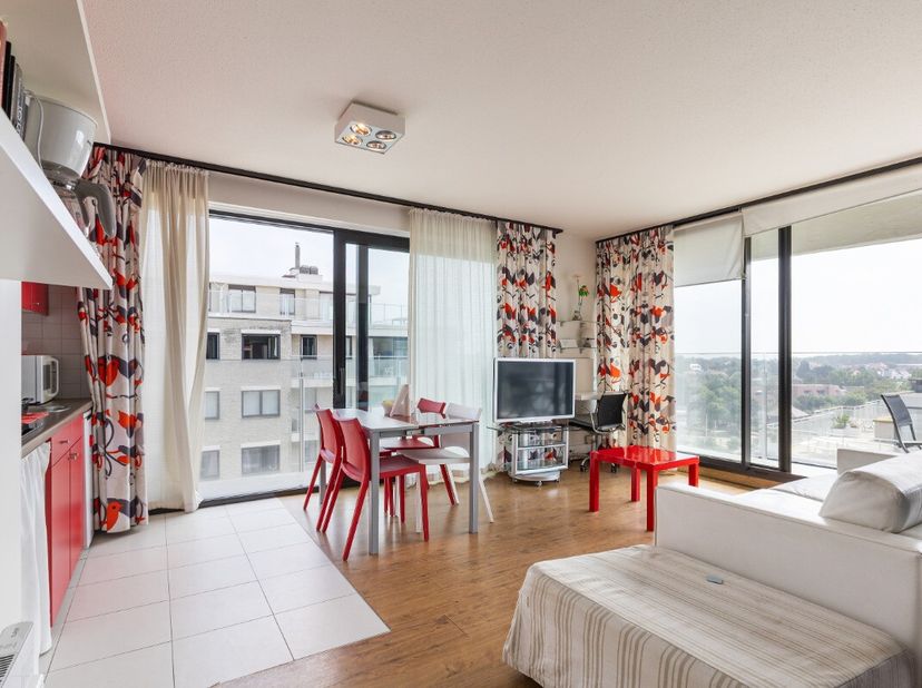 De Panne: appartement met 1 slaapkamer, terrassen en zicht op zee! Dit goed onderhouden appartement is gelegen op de 7de verdieping van Residentie San