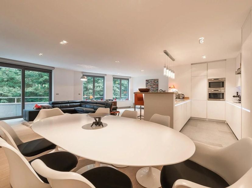 Goed gepresenteerd door Maia Zinchenko : maia.zinchenko@victoire.be<br />
Victoire Junot biedt u een prachtig luxe gemeubileerd appartement van ± 134