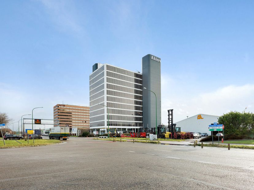 Le Ahlers Building, situé sur la Noorderlaan, allie une image représentative à un confort moderne et une approche durable. Grâce à des rénovations réc