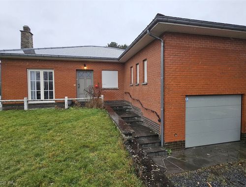                                         Eengezinswoning te koop in Athis, € 320.000
