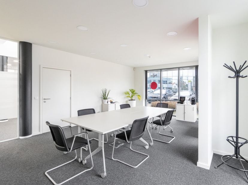 Volledige toegang tot professionele kantoorruimte voor 10 werknemers in Regus Erembodegem<br />
<br />
Dit aanbod omvat een eigen kantoorruimte met se