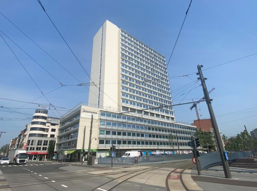 Bedrijfsvastgoed te huur in Molenbergstraat 10 - V4,
                    2000 Antwerpen
