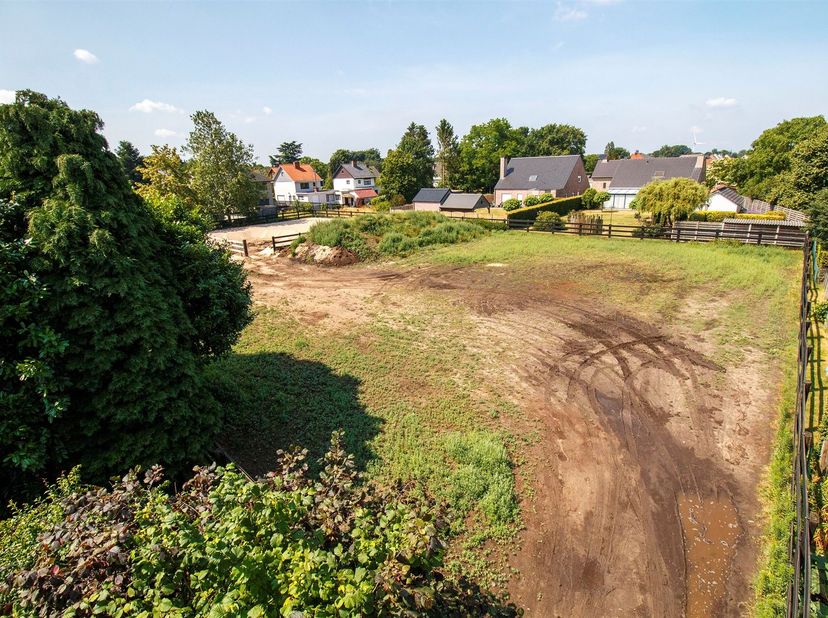 Uitstekend gelegen perceel hooiland op 'De Molekens' te Herentals. <br />
<br />
Ligging: Gelegen op een sublieme locatie, net buiten het centrum va