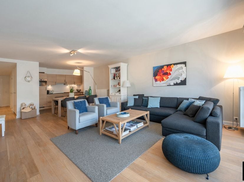 Ruim en lichtrijk drieslaapkamerappartement op toplocatie, op wandelafstand van zee en centrum Knokke, op slechts enkele minuten wandelen van het stra
