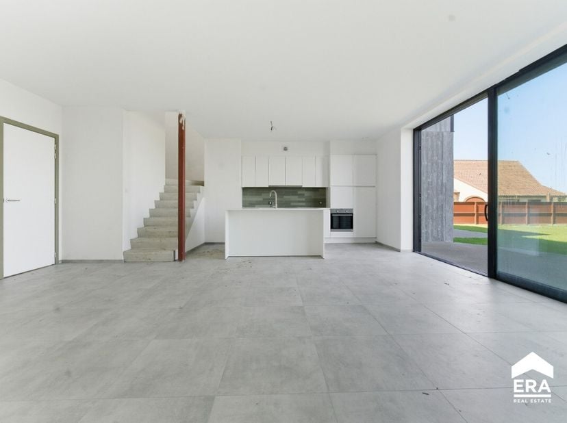 Propriété moderne jumelée avec grand jardin et vues Vivre sur un terrain spacieux avec vue sur les prairies ? Cette luxueuse villa allie confort moder