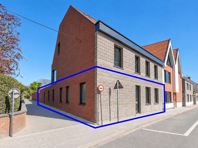 Huis te koop in Aartrijkestraat  87,
                    8480 Eernegem