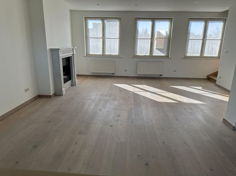 TE KOOP TE GENTBRUGGE Bunderhof 16B : Zeer goede ligging: rustig ( doodlopende straat ) en residentieel, vlakbij Gentbrugse Meersen, winkels, openbaar